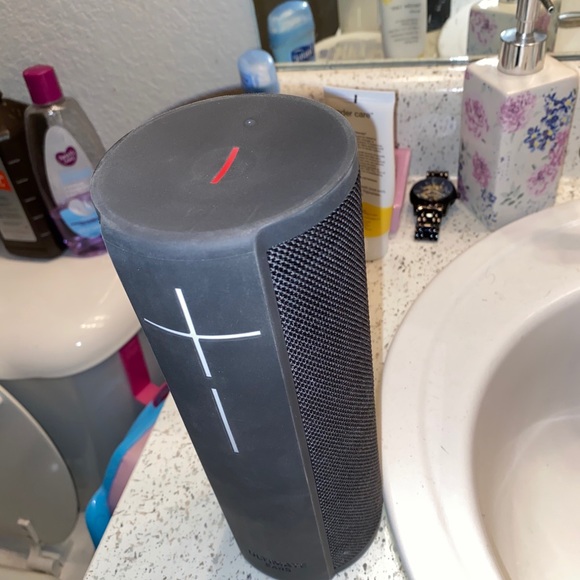 UE Boom 2/ UE Megablast - Picture 5 of 11